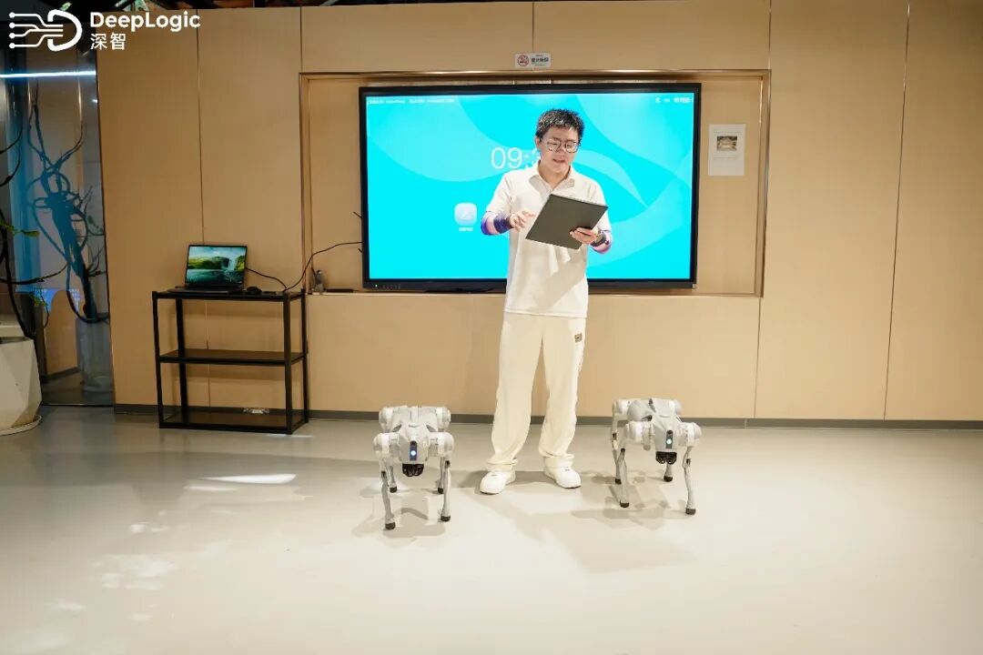 教师演示机器狗任务